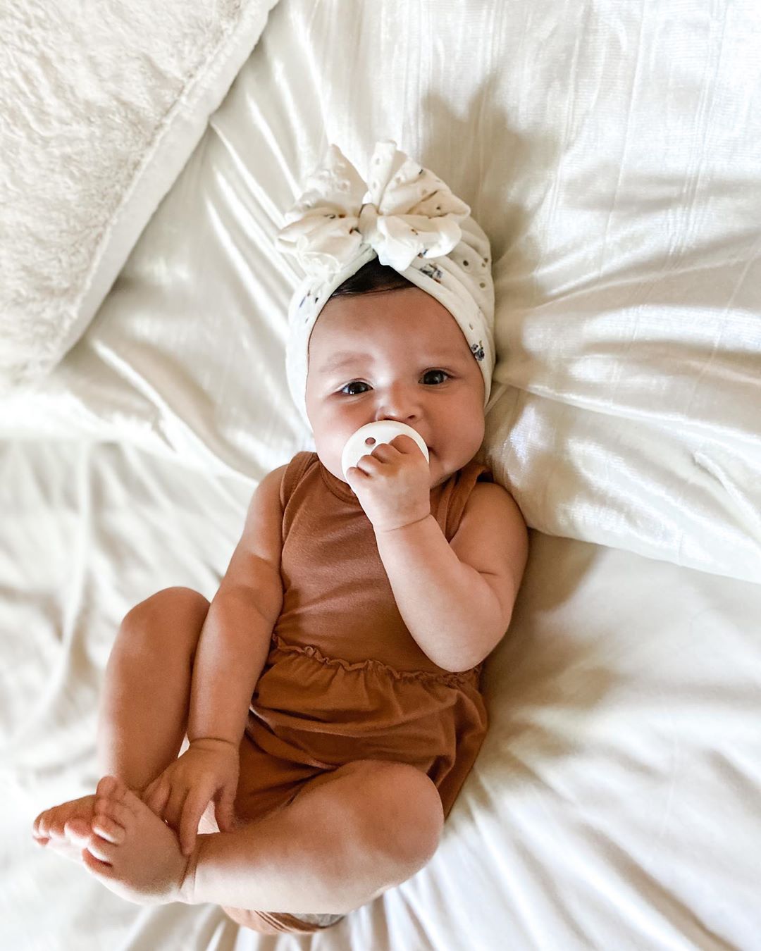 Taking Perfect Newborn and Baby Pictures at Home - Creative Tips & Tricks