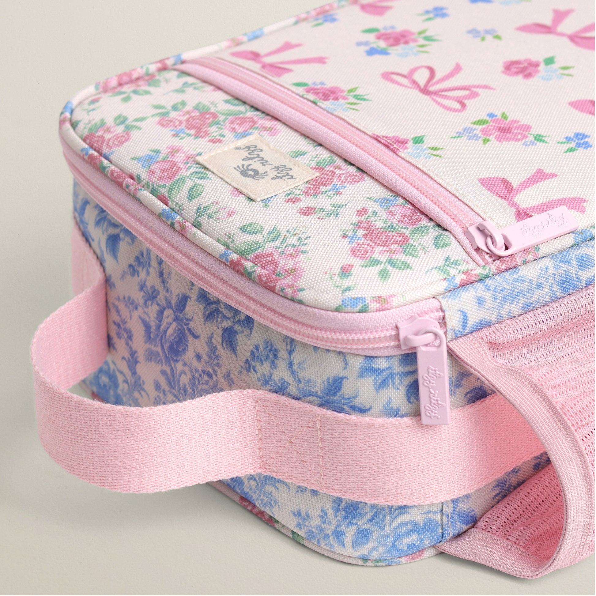 Itzy Lunch Box™ Ribbons & Roses