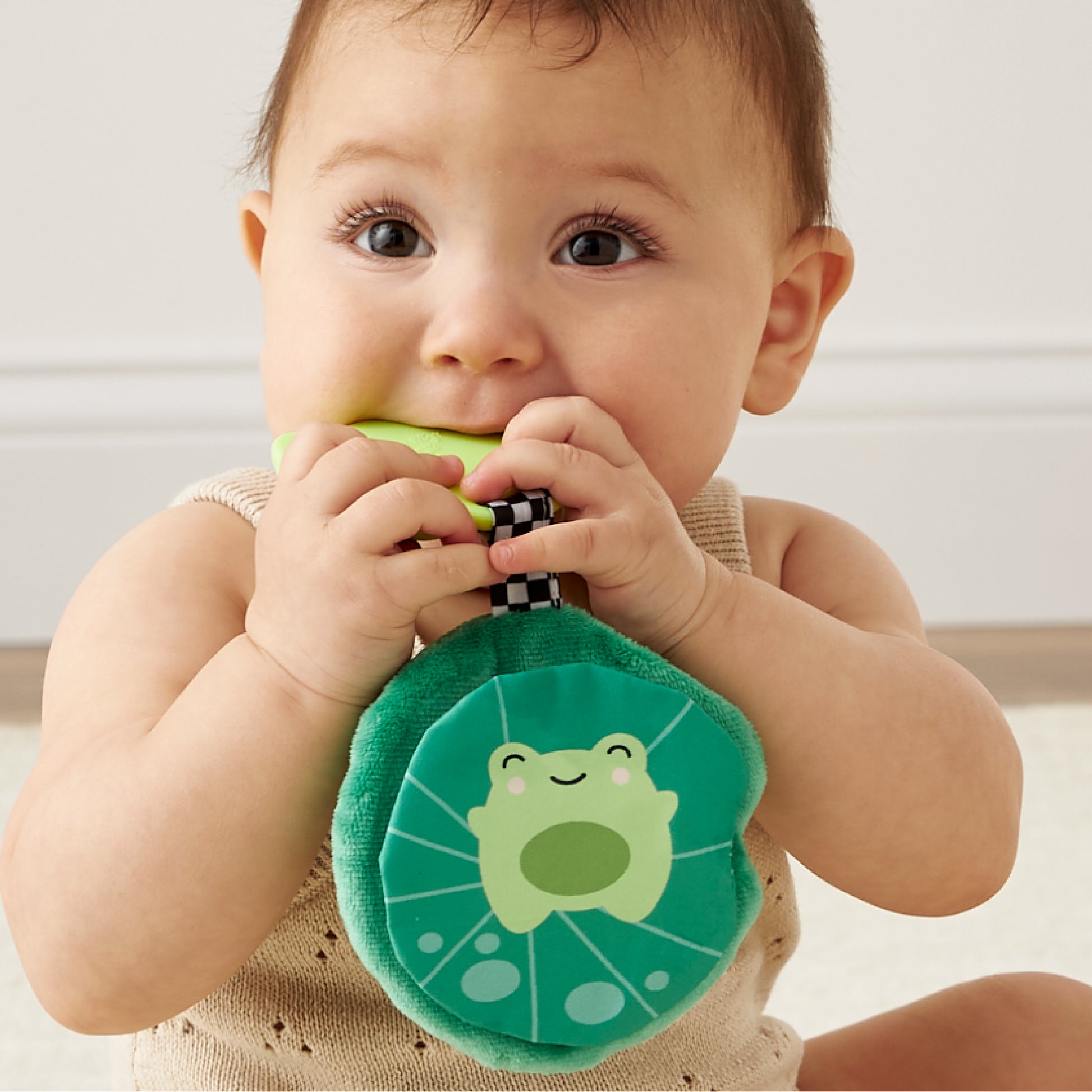 Sweetie Crinkle™ Sensory Teether - Freddie the Frog