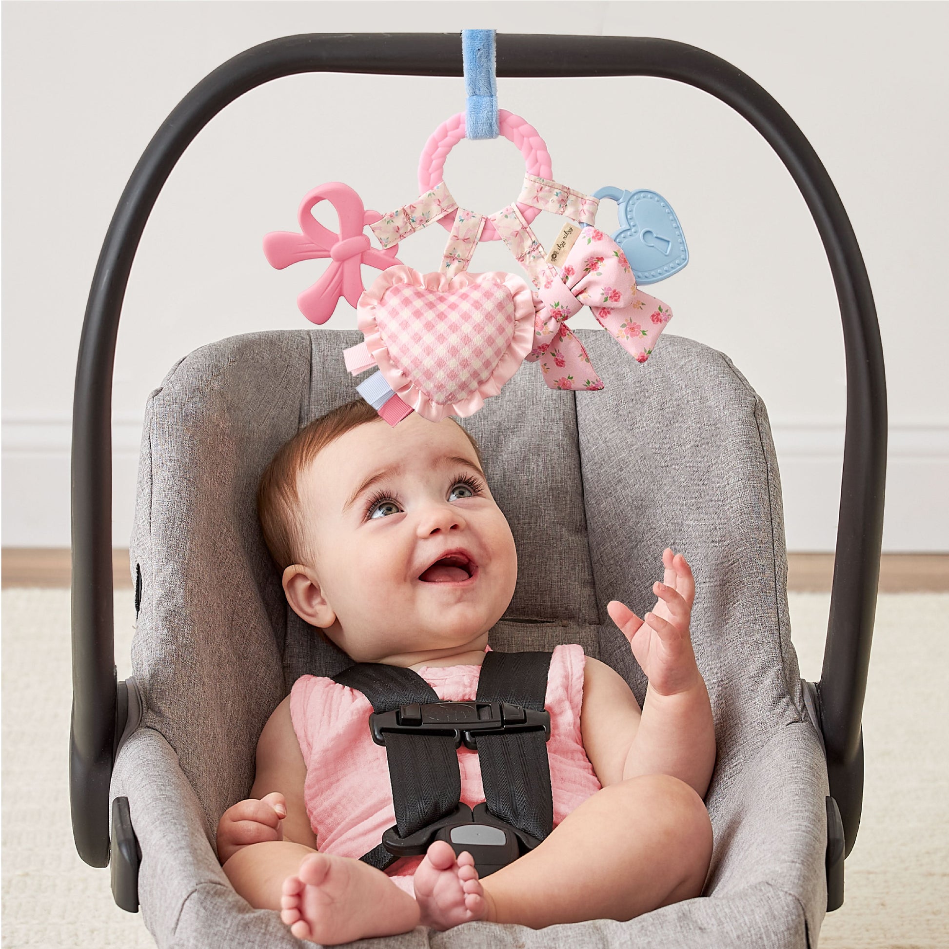 Bitzy Busy Ring™ Bow