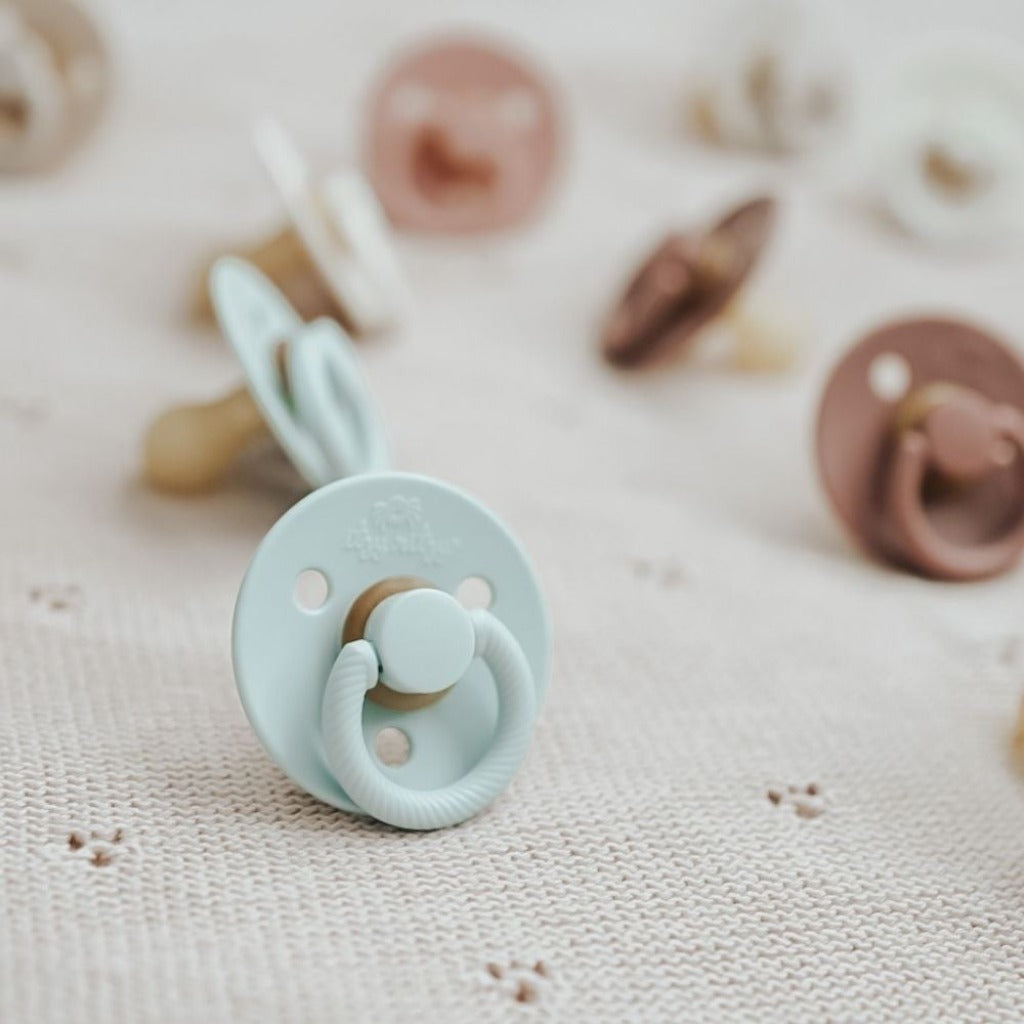 Itzy Soother™ Natural Rubber Pacifier - 0-6M Itzy Ritzy Itzy Soother™ Natural Rubber Pacifier - 0-6M Itzy Ritzy Harbor & Coast Coconut & Toast Blossom & Rosewood Chocolate & Caramel